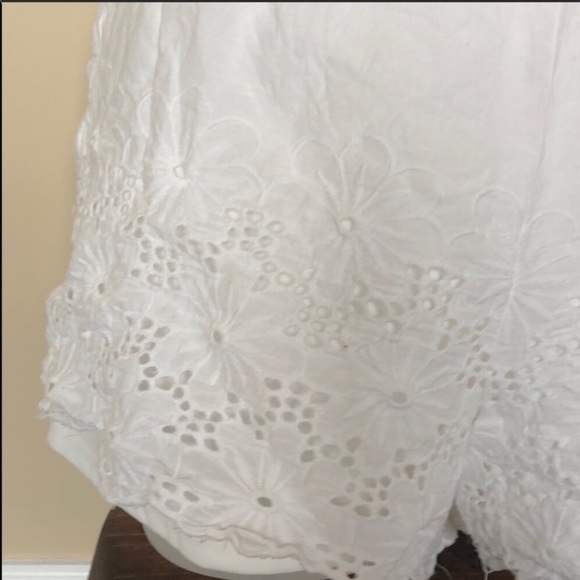 Adorable Charlotte Russe shorts - Picture 3 of 4